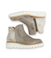 A pair of versatile Bed Stu Lydyi ankle boots with a lightweight platform.