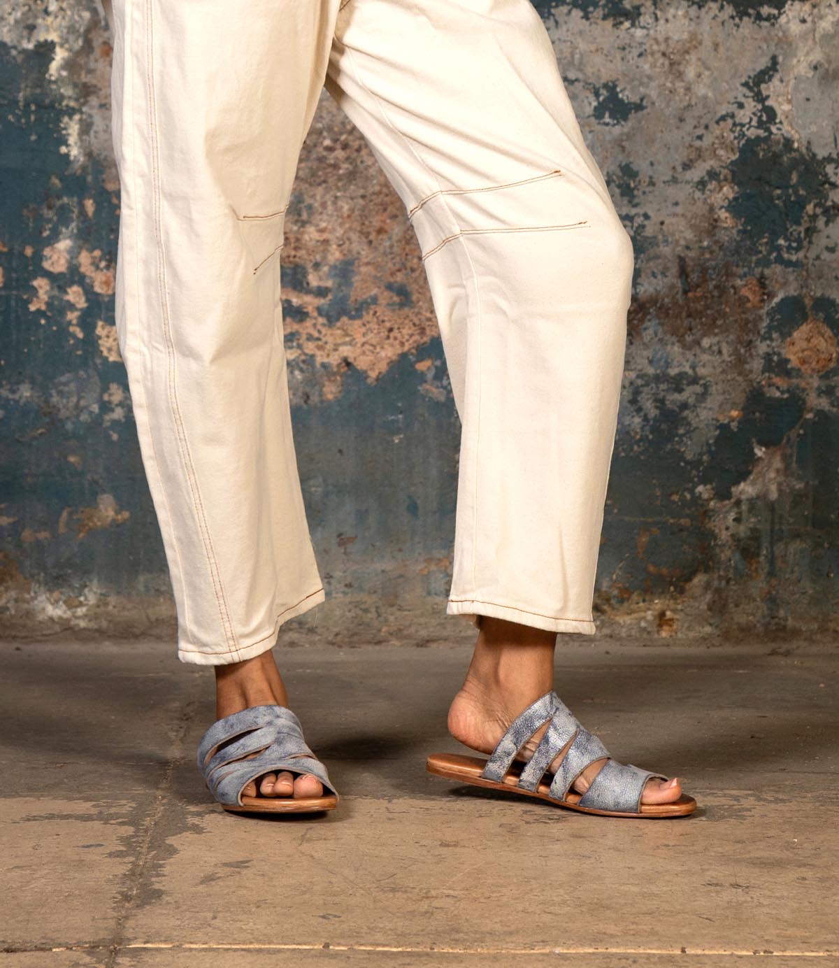 フラットシューズ Satin Bandeau Slides New Stuart Weitzman Bandeau Metallic Slide Bow Sandal Silver