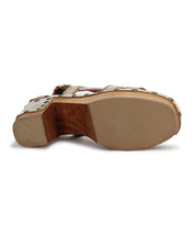 A comfortable Bed Stu sandal in a close up shot, perfect for Mediation.