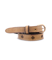 This Monae II leather belt is the perfect accessory, featuring beautiful flowers in a tan color.