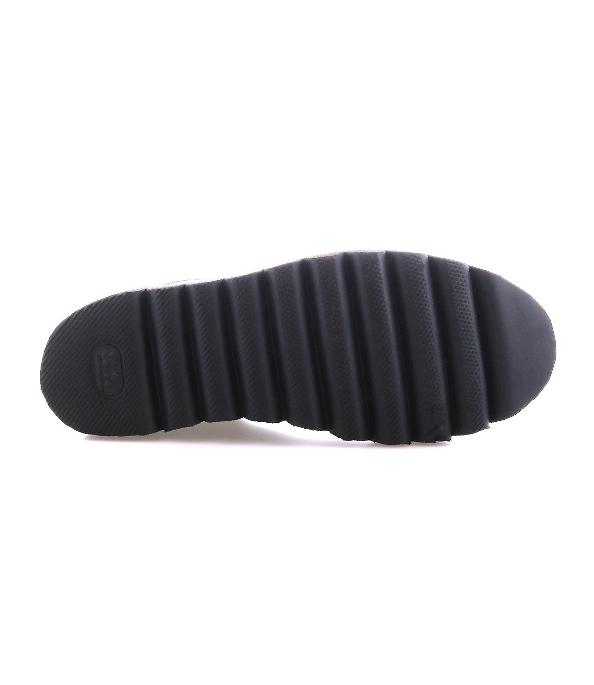 The Bed Stu Novel II features a black sole with horizontal ridges, seen from the bottom against a white background. Designed for Chelsea boots, this lightweight sole blends style and comfort.
