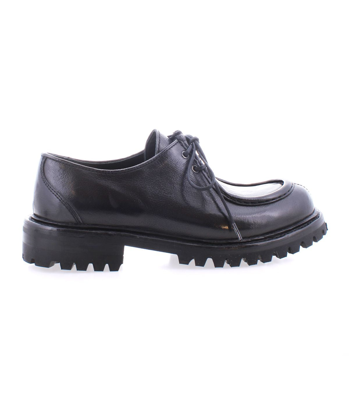 The Portare by Bed Stu is a black leather lace-up shoe featuring a chunky, treaded sole in a side profile view. Crafted in an Italian factory, these shoes capture a vintage-inspired 90s edge.