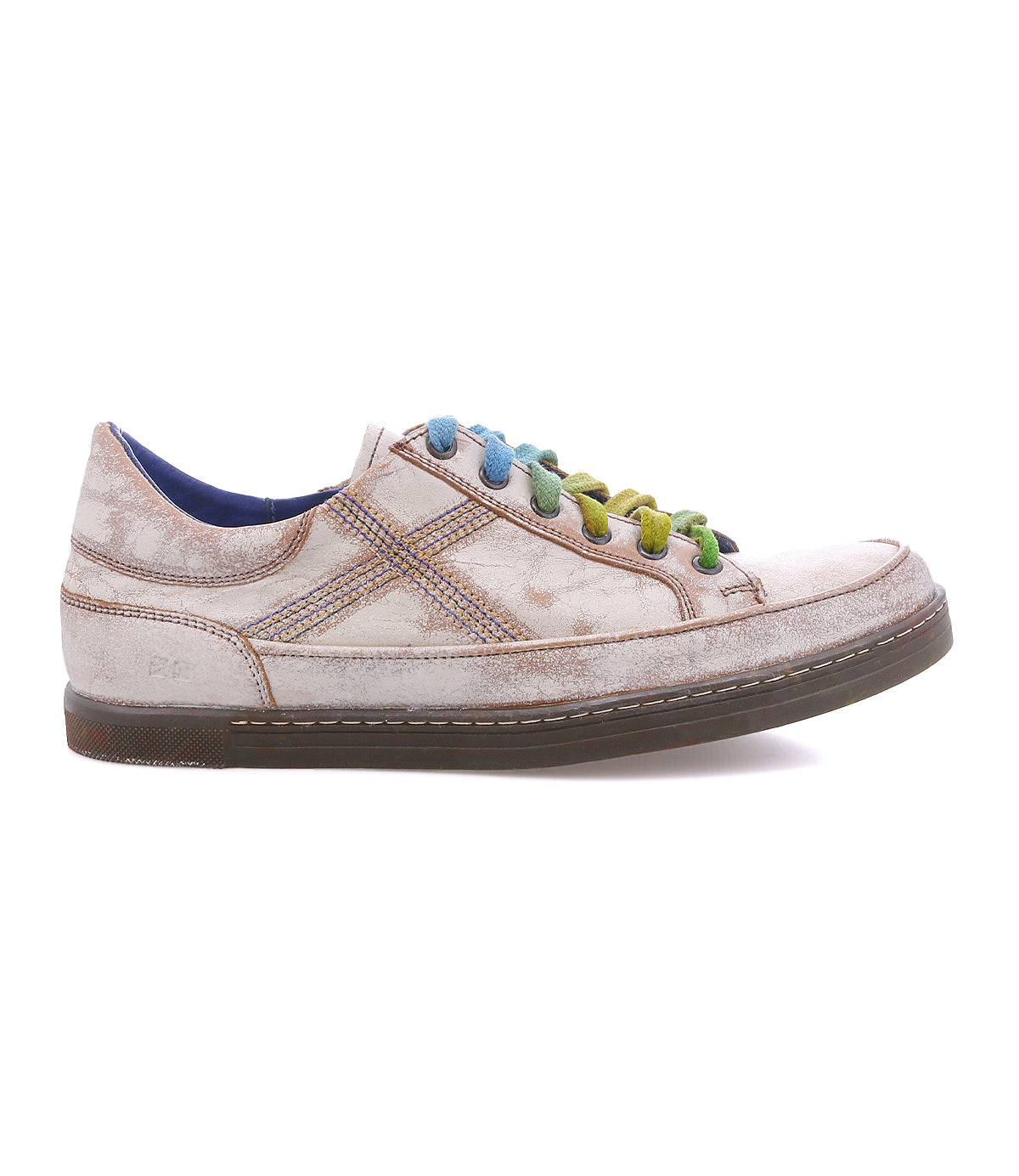 Bed|Stü Wizard low-profile sneaker in distressed light gray leather featuring crossover stitching and multicolored laces.