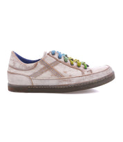 Bed|Stü Wizard low-profile sneaker in distressed light gray leather featuring crossover stitching and multicolored laces.