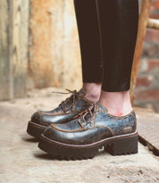 A Bed Stu Yazar wearing a pair of black leather shoes.
