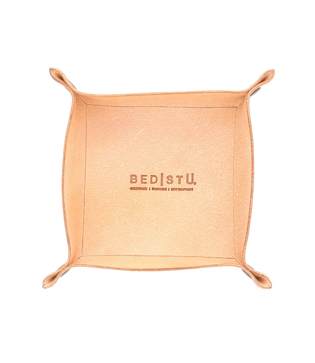 A Expanse leather tray with the word uvbess written on it. (Brand name: Bed Stu)