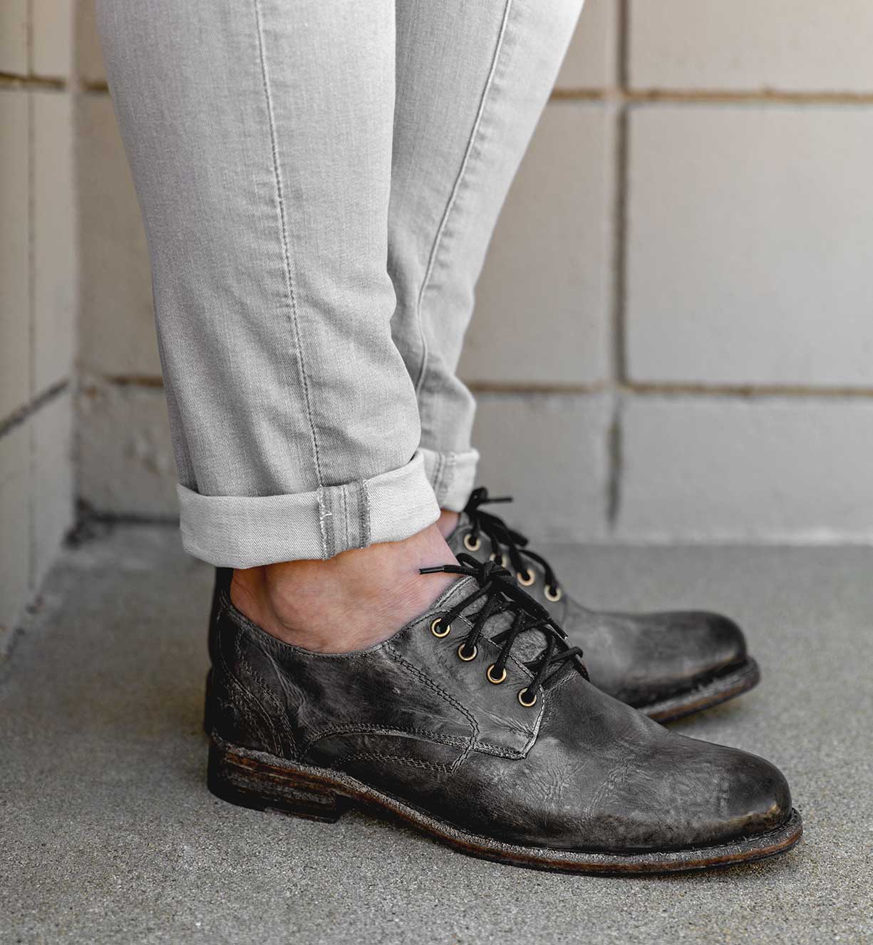 A woman wearing a pair of Bed Stu Galao lace up oxford shoes.