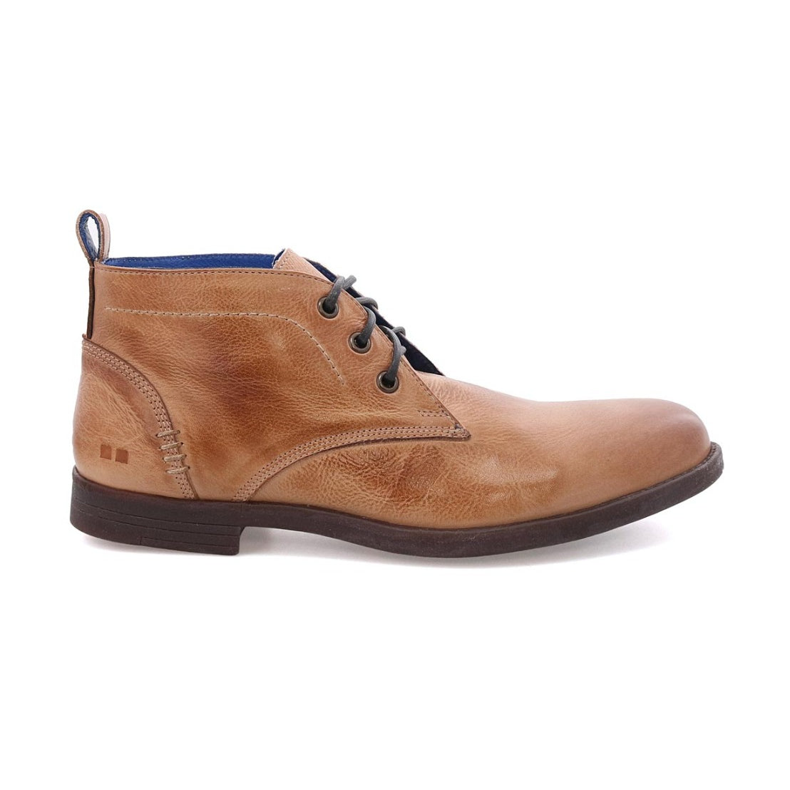 A side view of a light brown Illiad vegetable-tanned leather boot with dark laces on a white background by Bed Stu.