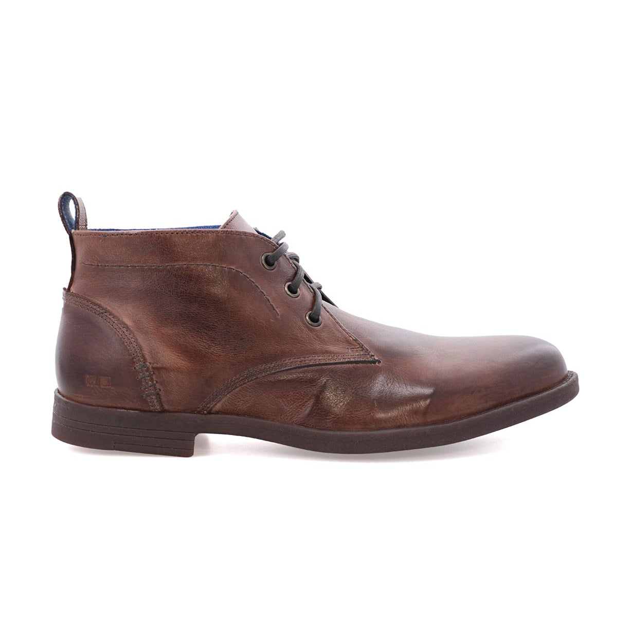 A brown leather Illiad chukka boot by Bed Stu isolated on a white background.