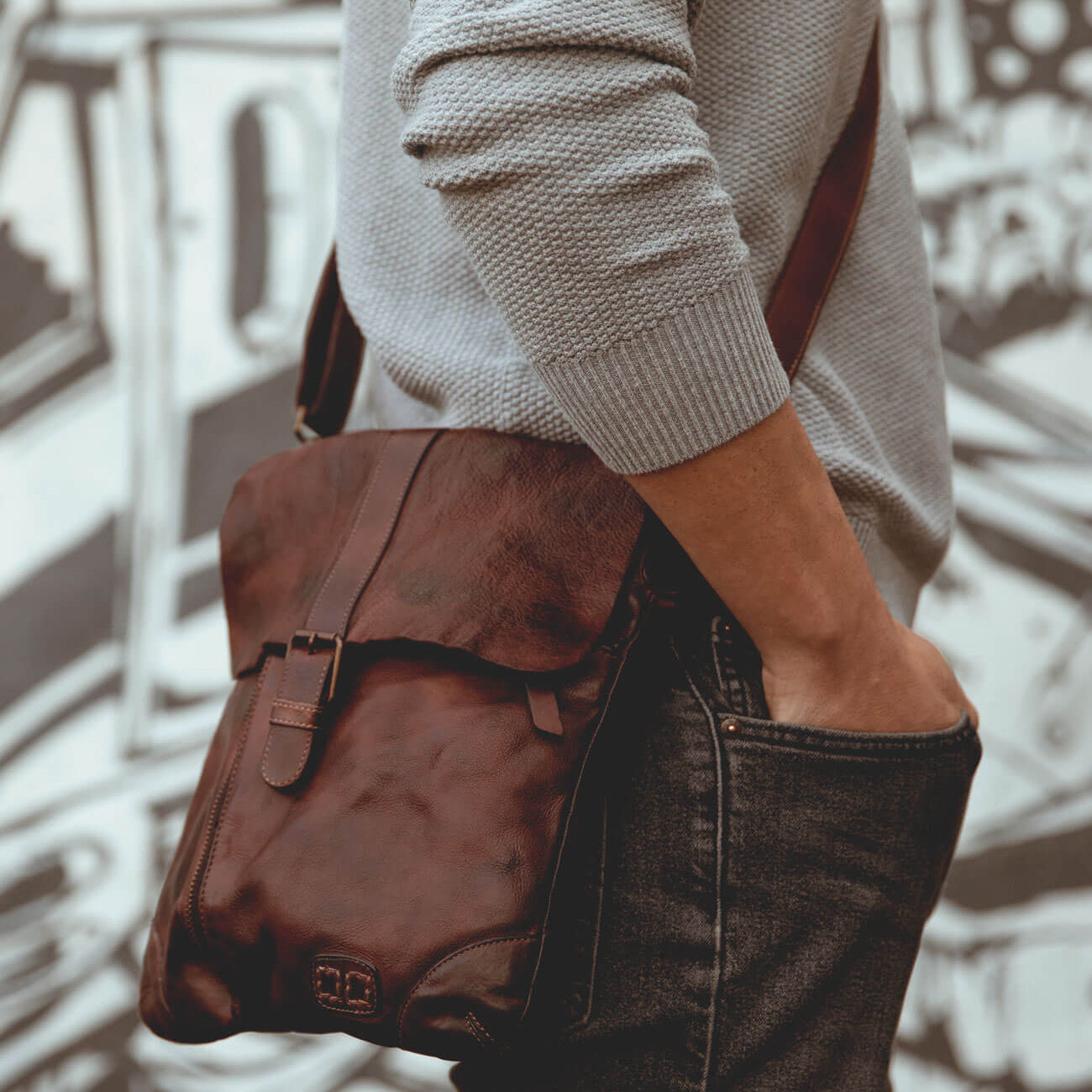 A man is wearing a Jack brown leather bag by Bed Stu.