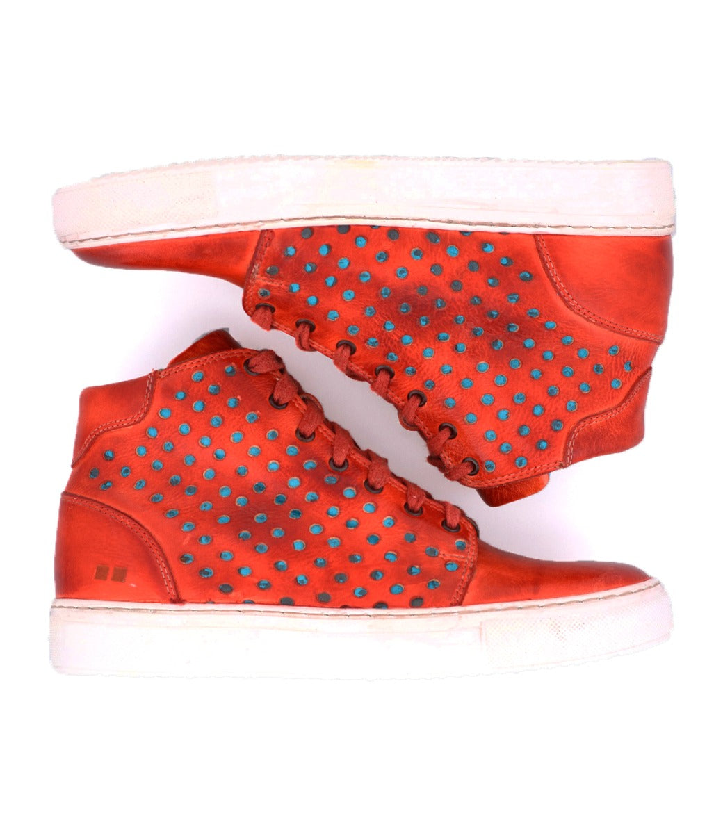 A pair of women's leather sneaker Lirica by Bed Stu.