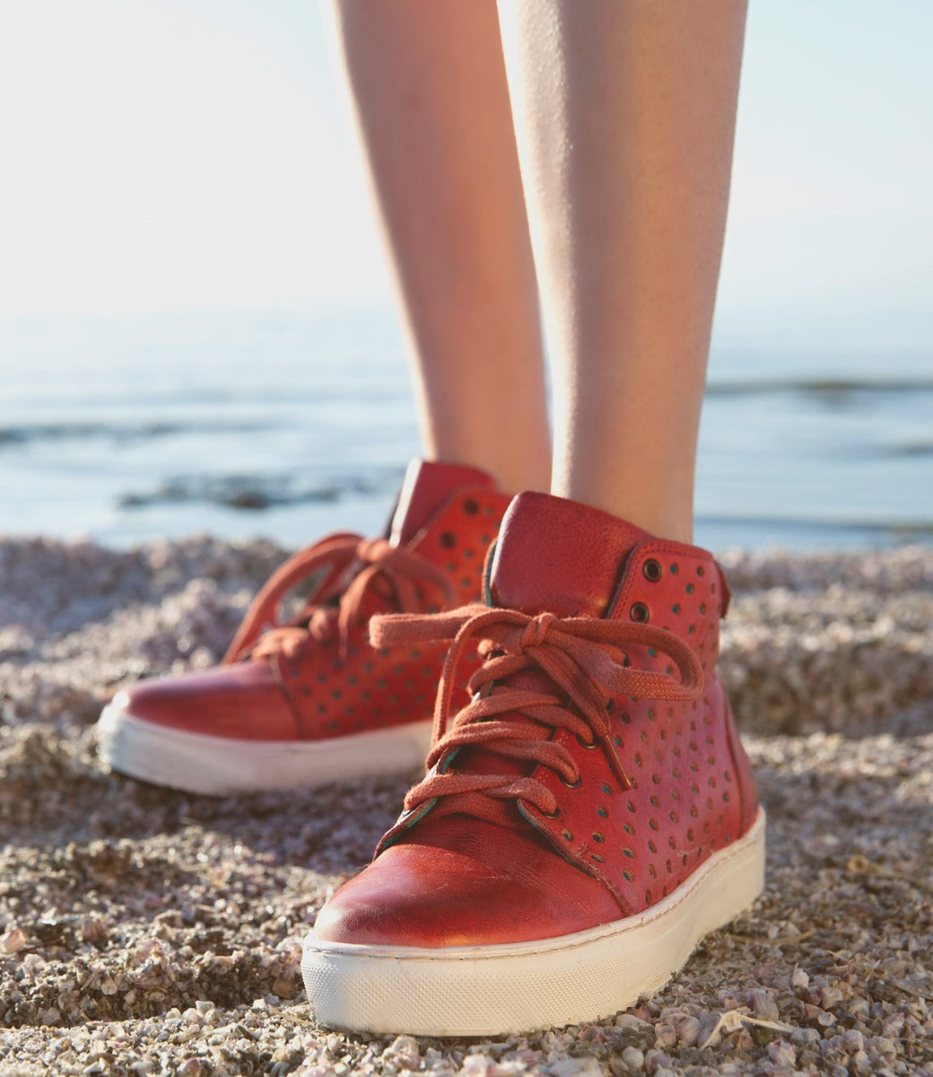 A woman wearing a pair of leather sneaker Lirica by Bed Stu.